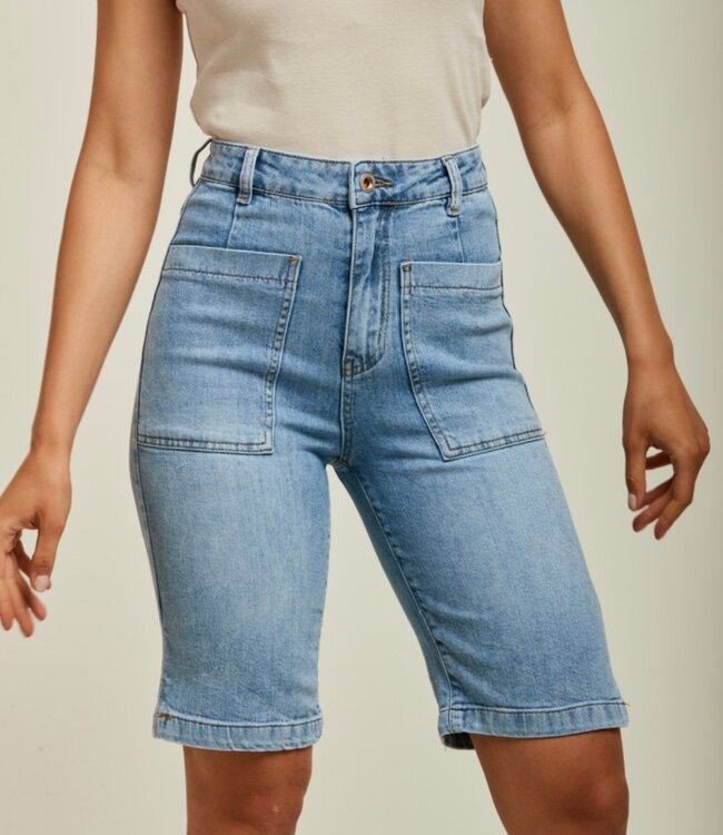 TOXIK3 Short JEANS KNIEHOOGTE TOXIK3 LICHT DENIM H2539