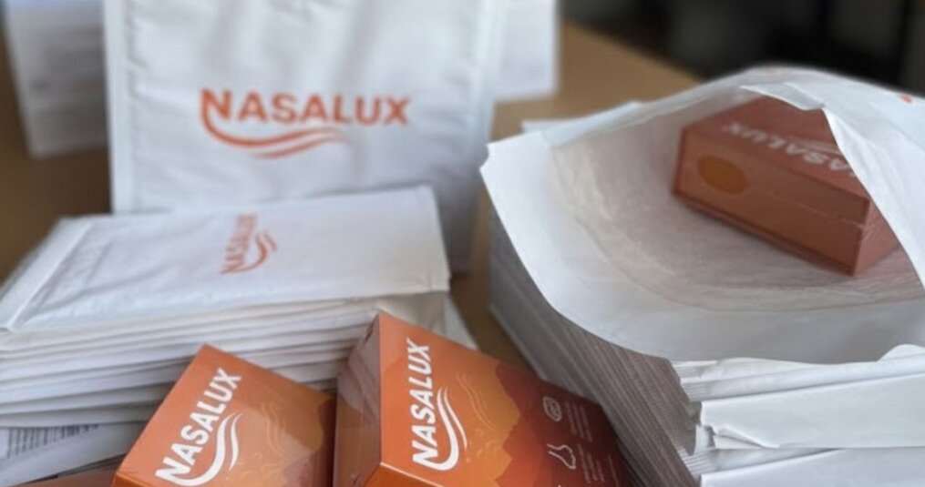 Professionele verzending voor Nasalux: Digitaal bedrukte enveloppen van VerpakkingenXL