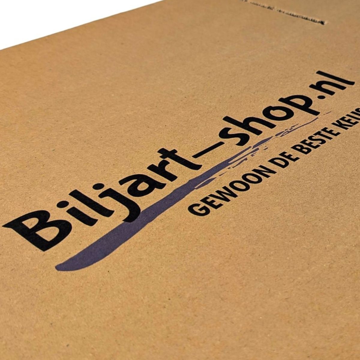 Detail bedrukking logo Biljart-shop.nl op kartonnen doos