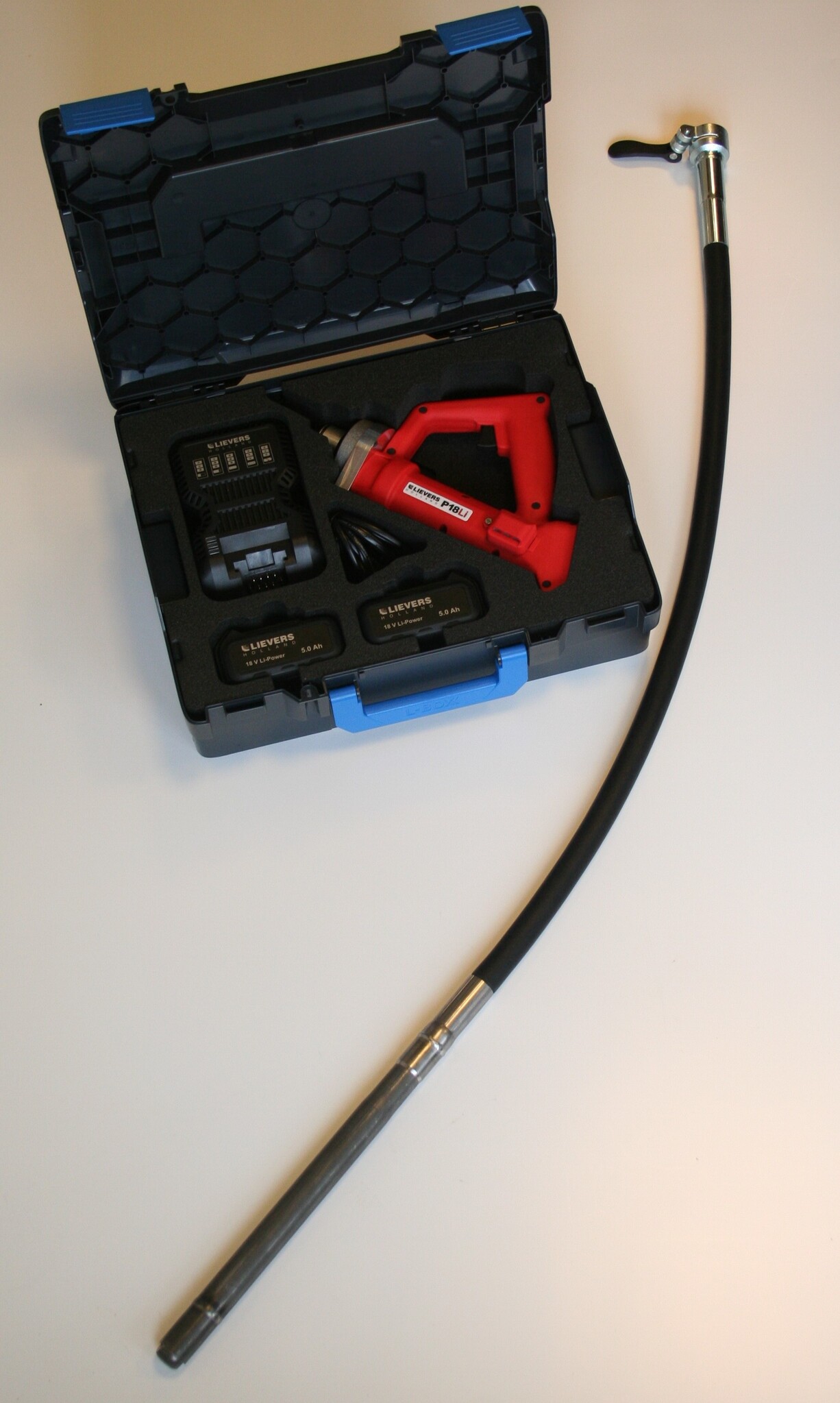 P18Li Akku-Betonrüttler Komplettset – L-Boxx, Ø28 mm, 1,5 m Schlauch