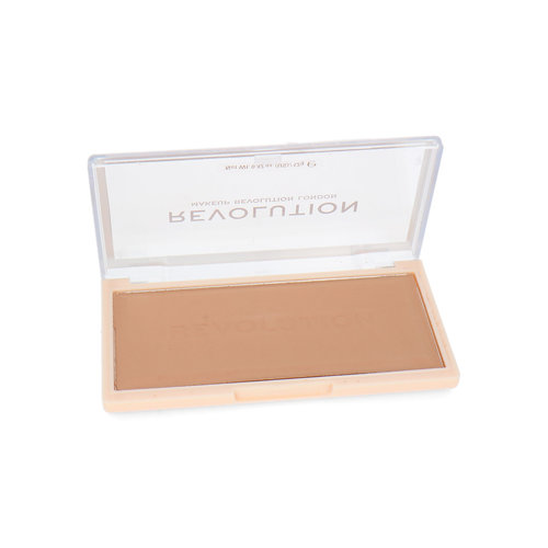 Makeup Revolution Matte Base Pressed Powder - P9 (licht beschadigd doosje)