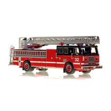 Chicago Fire Department Truck 32 - 1996 Seagrave 100' Ladder
