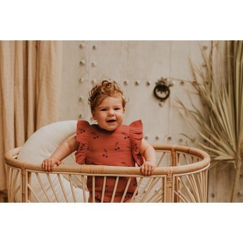 Sproet & Sprout Sproet & Sprout | Romper Ruffle Cherry Red Sproet & Sprout Sproet & Sprout | Romper Ruffle Cherry Red