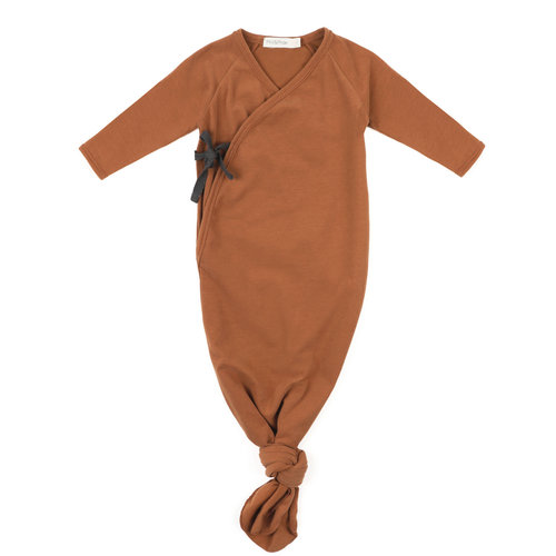 Phil & Phae Phil & Phae | Knotted baby gown | Slaapzak hazel brown Phil & Phae Phil & Phae | Knotted baby gown | Slaapzak hazel brown