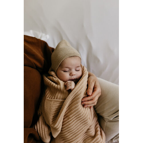 Hvid Hvid | Newborn bonnet | Wollen mutsje sand