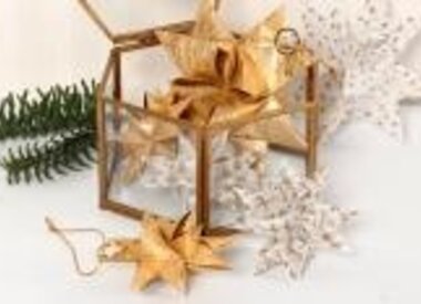 Papieren decoraties en papieren figuren