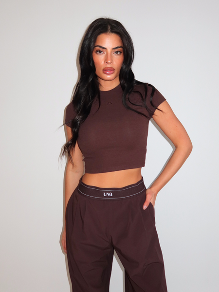 Unique The Label Gill Crop Tee - Cacao Unique The Label Unique The Label Gill Crop Tee - Cacao