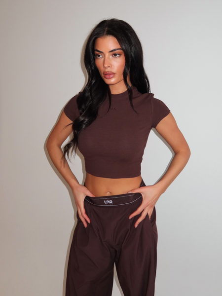 Unique The Label Gill Crop Tee - Cacao Unique The Label Unique The Label Gill Crop Tee - Cacao