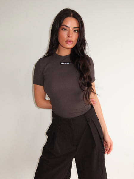 Unique The Label Unique The Label Jill Short Sleeve - Charcoal