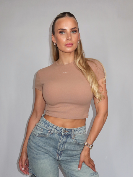 Unique The Label Gill Crop Tee - Sandy Unique The Label Unique The Label Gill Crop Tee - Sandy