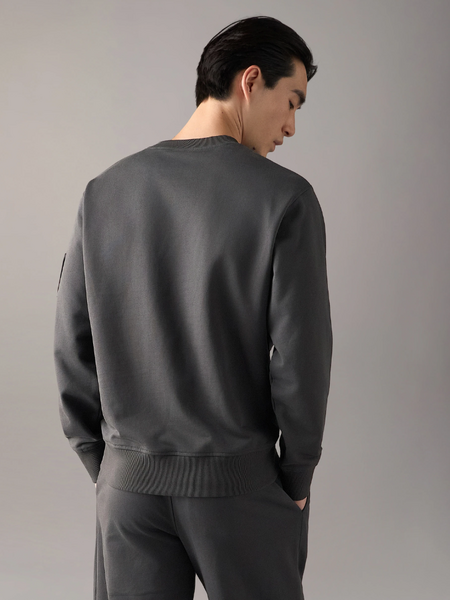 Moose Knuckles Men Hartsfield Crewneck - Cement Moose Knuckles Moose Knuckles Men Hartsfield Crewneck - Cement