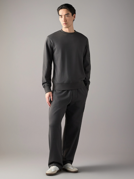 Moose Knuckles Men Hartsfield Crewneck - Cement Moose Knuckles Moose Knuckles Men Hartsfield Crewneck - Cement