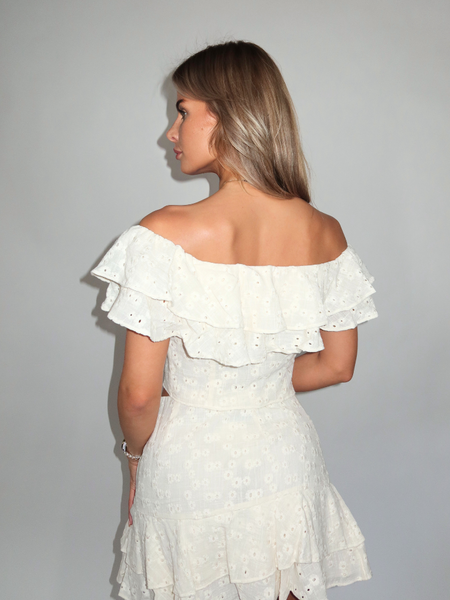 Guess Off Shoulder Sade Ruffle Top - Cream White Guess Guess Off Shoulder Sade Ruffle Top - Cream White