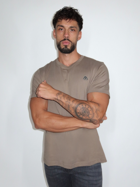 Moose Knuckles Men Crescent Tee - Ashen Moose Knuckles Moose Knuckles Men Crescent Tee - Ashen