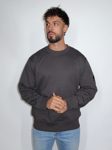 Moose Knuckles Men Hartsfield Crewneck - Cement Moose Knuckles Moose Knuckles Men Hartsfield Crewneck - Cement