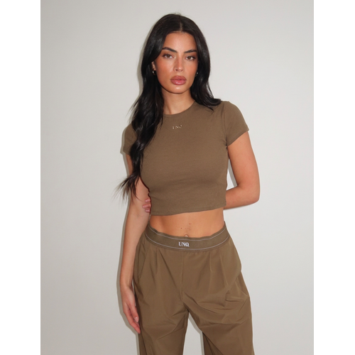 Unique The Label Gill Crop Tee - Olive Unique The Label Gill Crop Tee - Olive