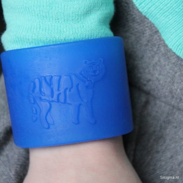 Sensory University Tactile Tiger Chewable Arm Band (Blue)