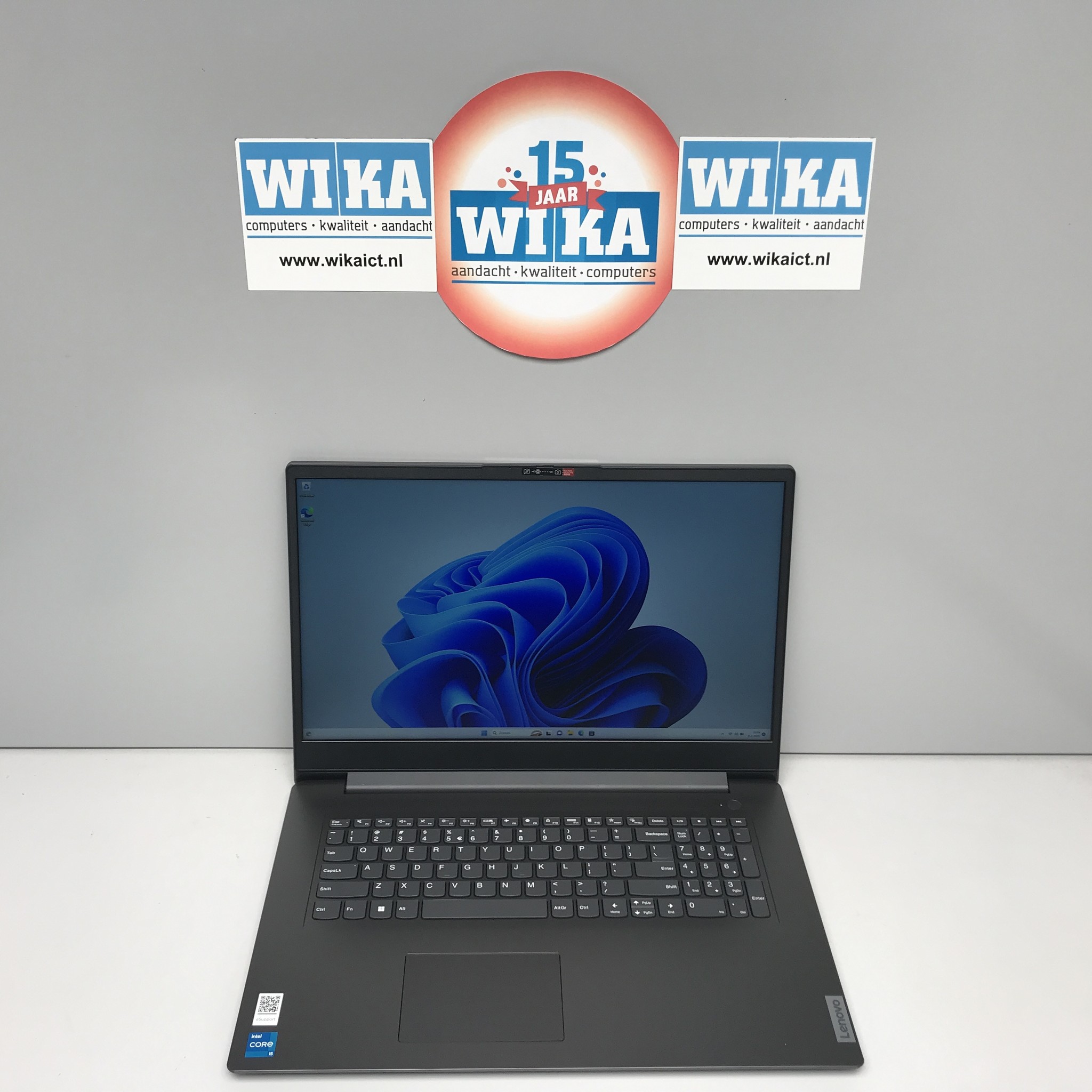 Lenovo V17 G2 ITL I5-1135G7 8Gb 256Gb SSD 17 inch W11P laptop