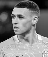 Cimeli firmati da Phil Foden