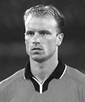 Cimeli firmati da Dennis Bergkamp