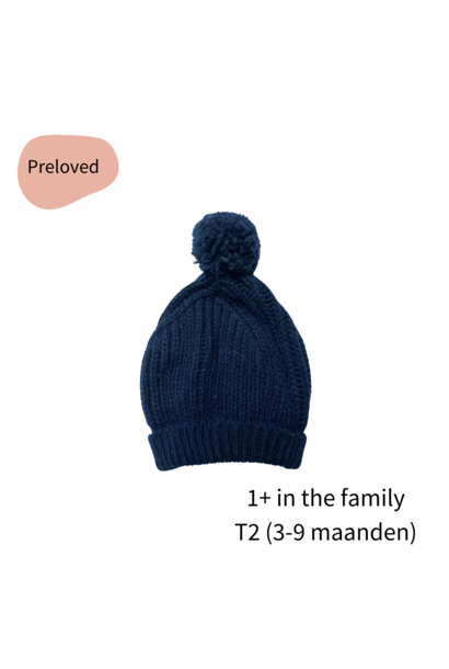 1+ in the family gebreide muts blauw maat T2 62-74