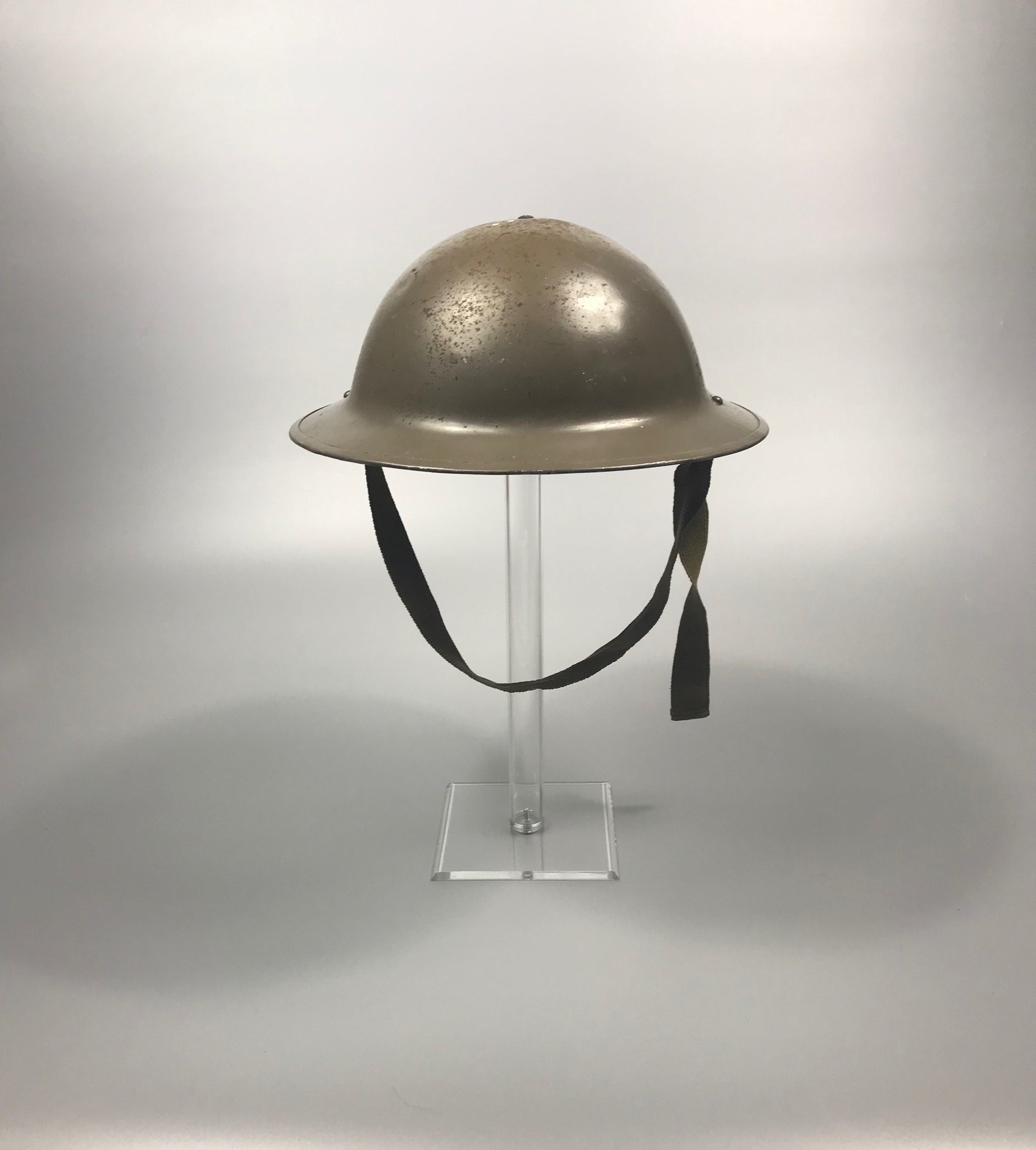 Hat / Helmet Display Stand / 37 cm Showmycollection