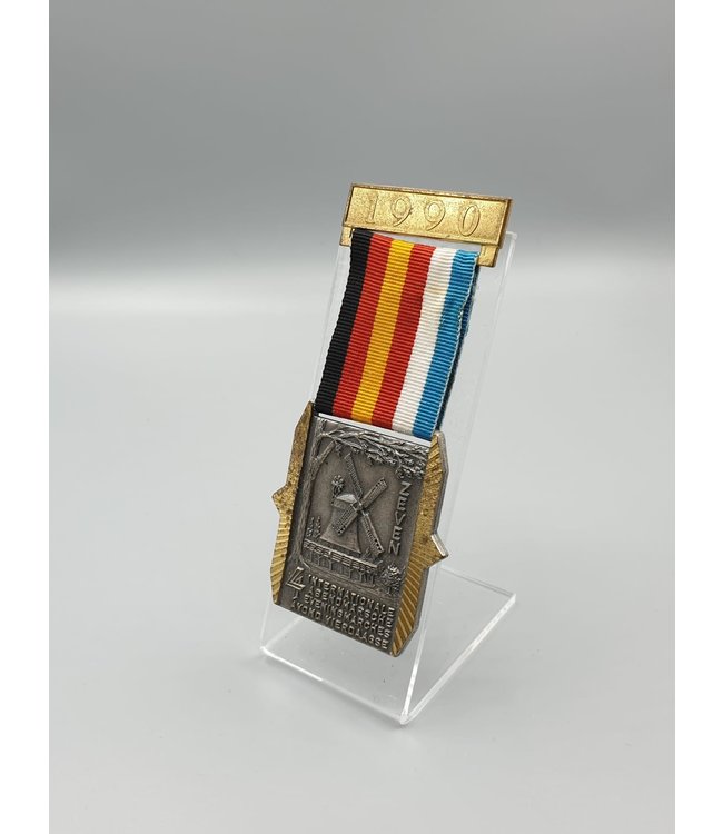 Medaille Standaard Met Draagnaald