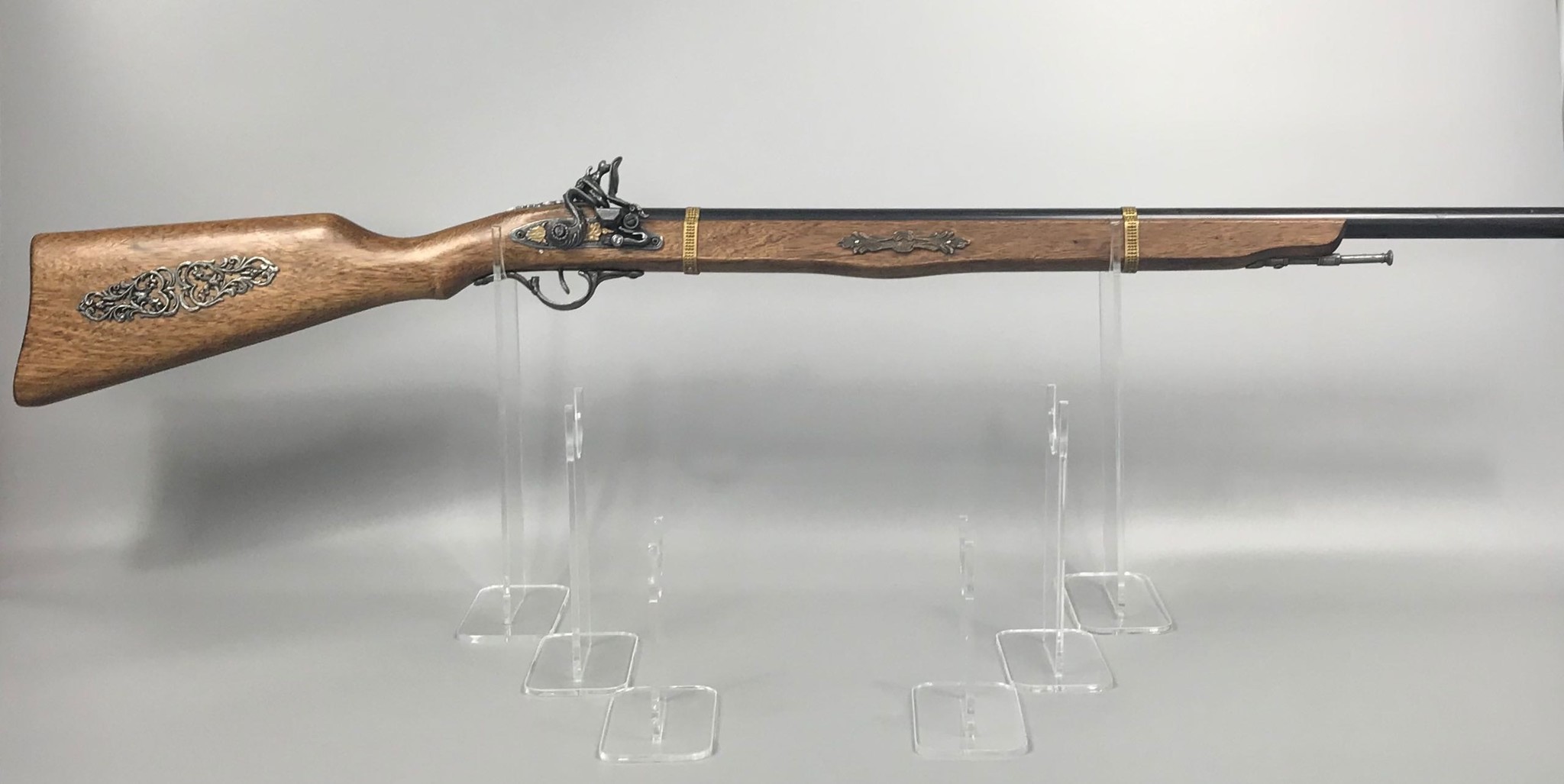 Pair Of Display Stands For Rifles (Small Version) Showmycollection