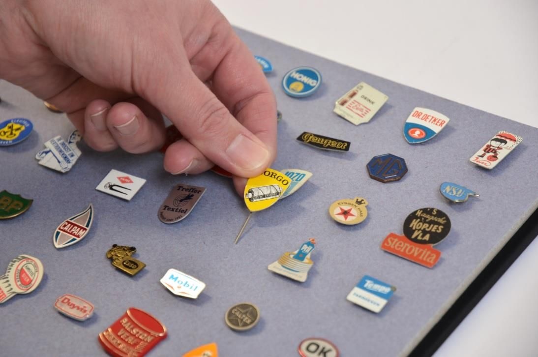 Album Für Pins / Anstecknadeln Showmycollection