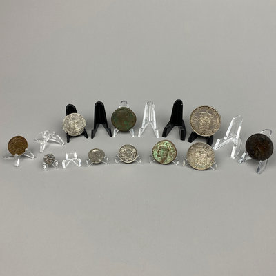 Collecting Coins/ Banknotes