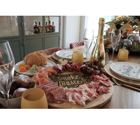 Smokey's Luxury Borrelplank Smokey's Luxury Borrelplank