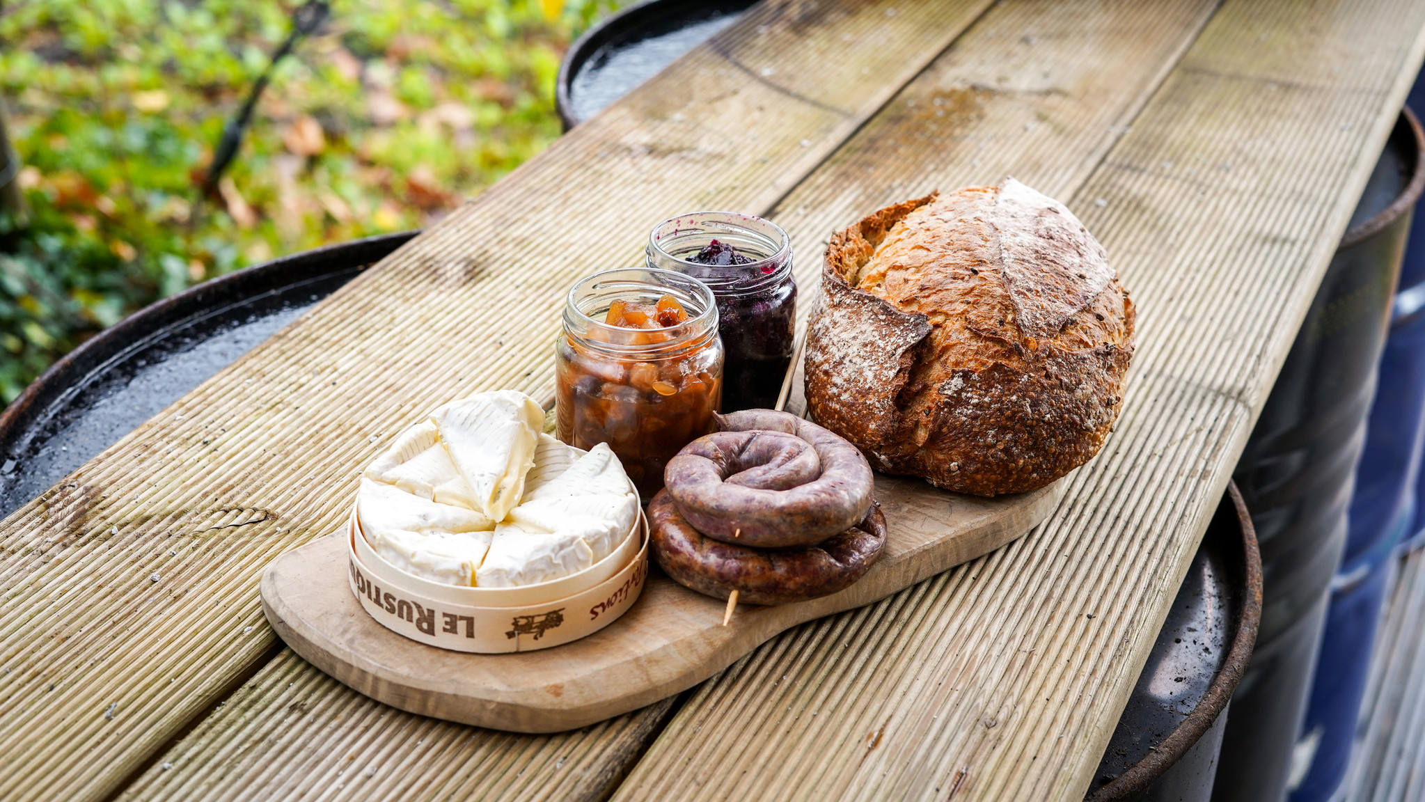 Finse Sauna worst met Camembert, Bleuberry Gin Jam en Appel & Peren chutney