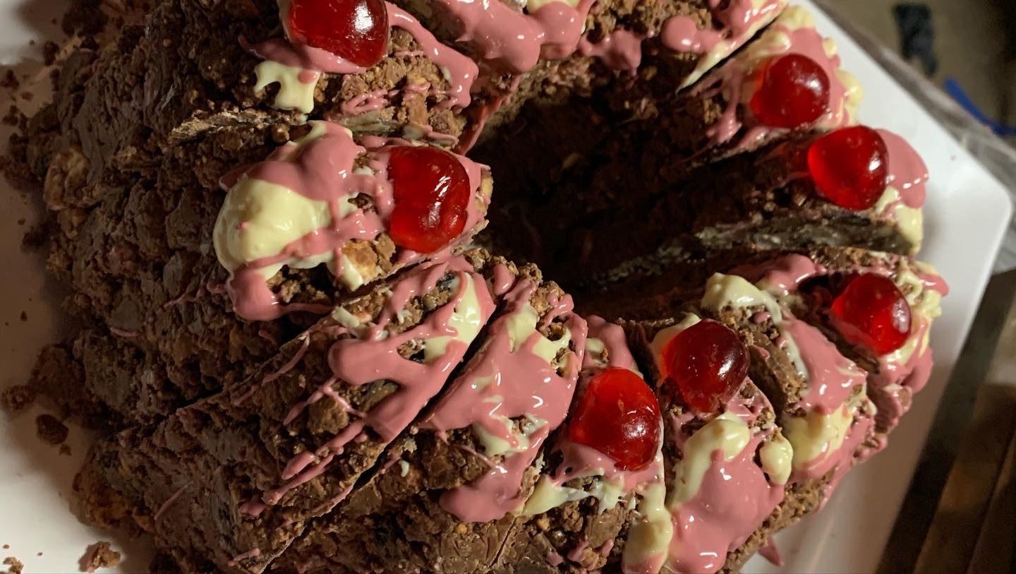 Christmas Cake ( No Bake )