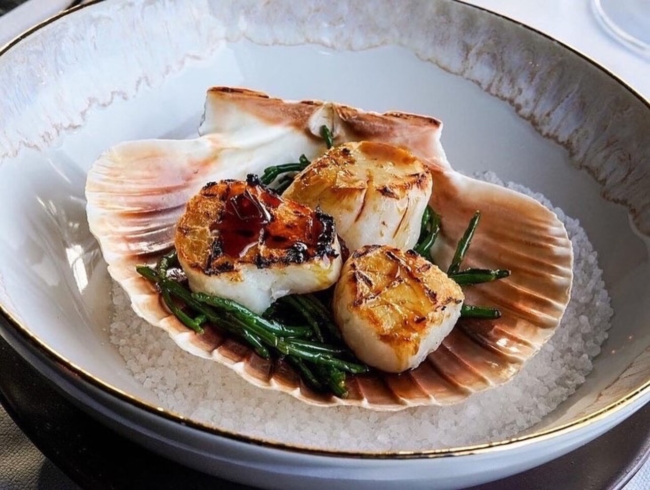 Coquilles met Miso en Kimchi boter gegratineerd Coquilles met Miso en Kimchi boter gegratineerd