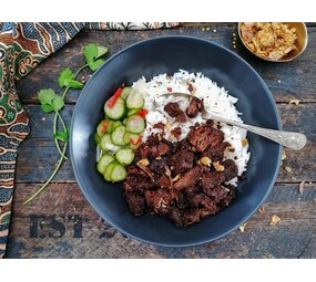 Rendang met Korean cucumber en rijst Rendang met Korean cucumber en rijst