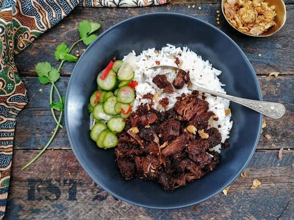 Rendang met Korean cucumber en rijst Rendang met Korean cucumber en rijst