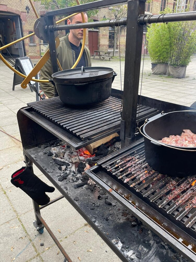 Argentijnse grill 150 cm  met Brassero Argentijnse grill 150 cm  met Brassero