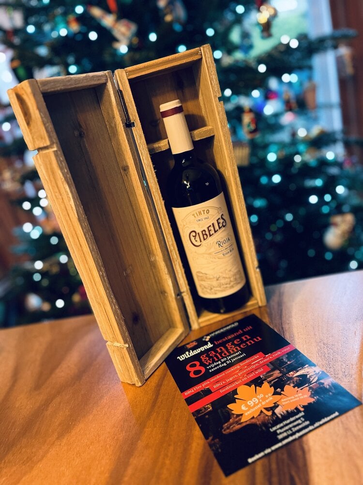 Inpakken in luxe doos met rode of witte wijn