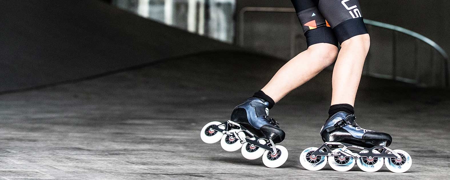 Stehst Du fest auf deinen Skates? Wenn ja, gewinnst Du Vertrauen und wagst es immer mehr.