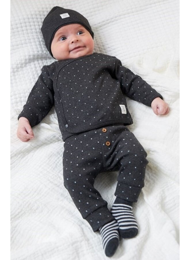 Mini Person 4 delige set Shirt Broek Mutsje en Sokjes Antraciet www.kledinghoekje scherpenzeel