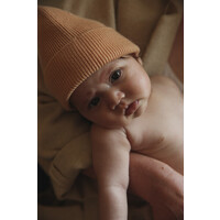 Hvid Beanie Fonzie Newborn  (0m - 6m) Salmon