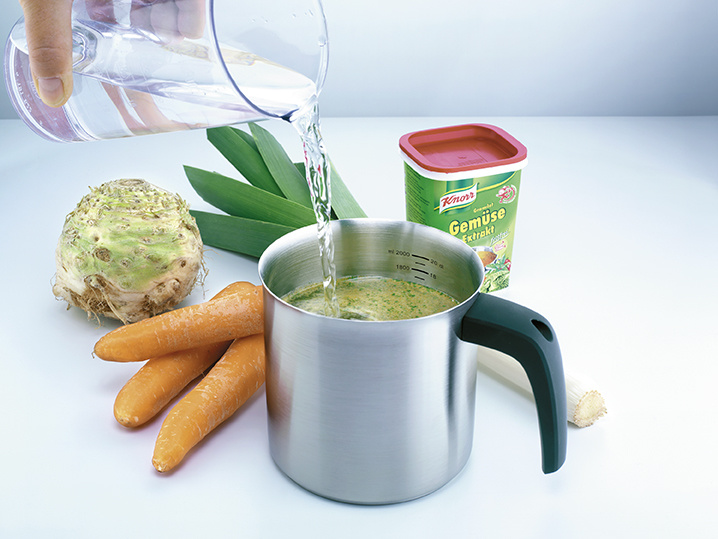 Betty Bossi Measuring Jar with lid 2L