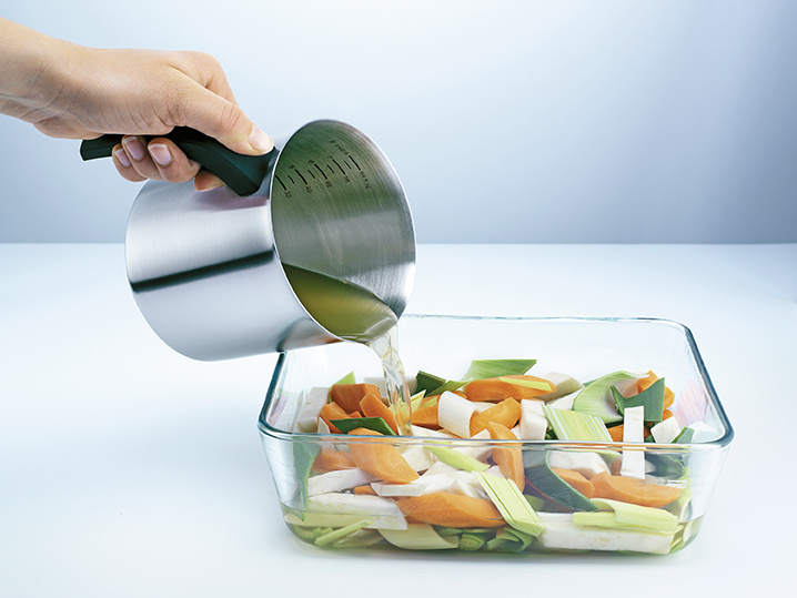 Betty Bossi Measuring Jar with lid 2L