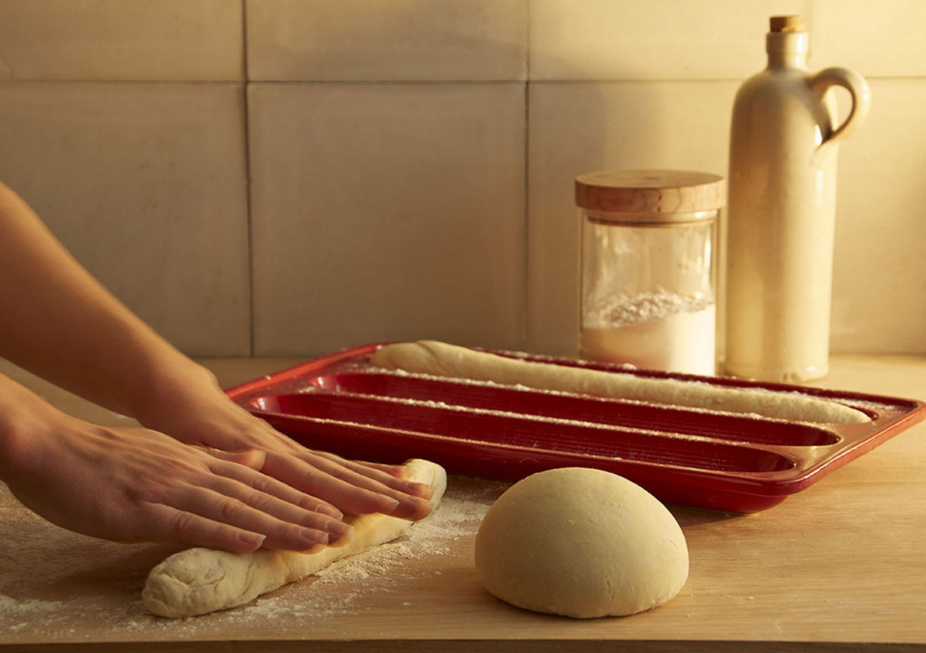 Emile Henry Baguettesvorm E-box - 390x240mmmm - Grand Cru