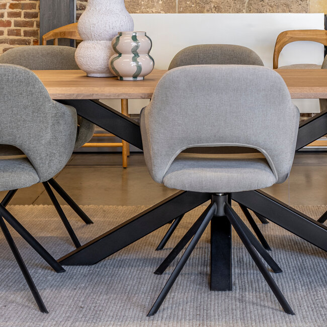 Hippestoelen  Eettafel Komos