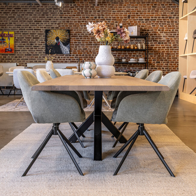 Hippestoelen  Eettafel Komos