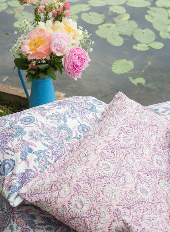Louise Misha pillow case Valerie pink daisy garden 50x70