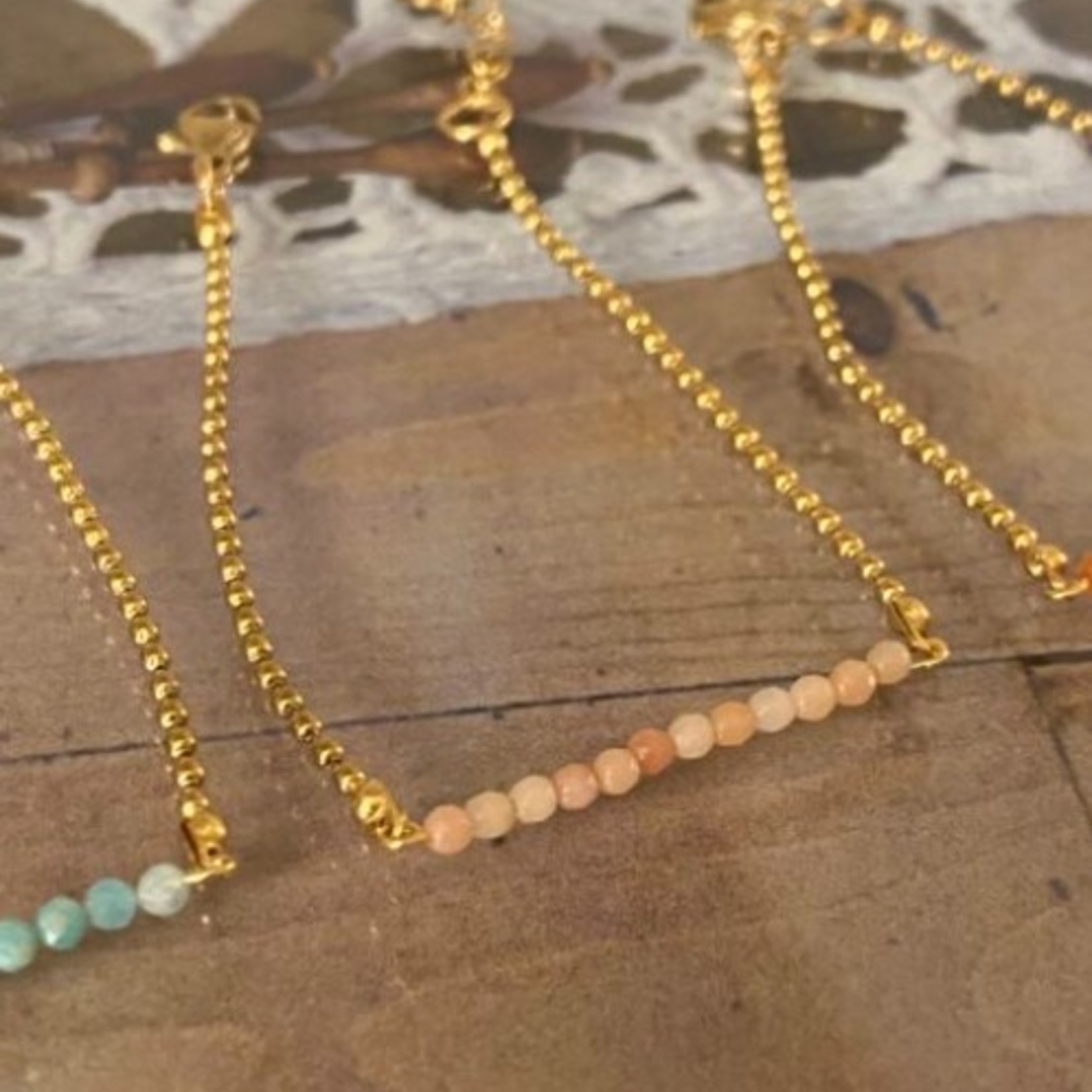 Ellen Beekmans Armbandje met 12 fijne gemstones - Apricot