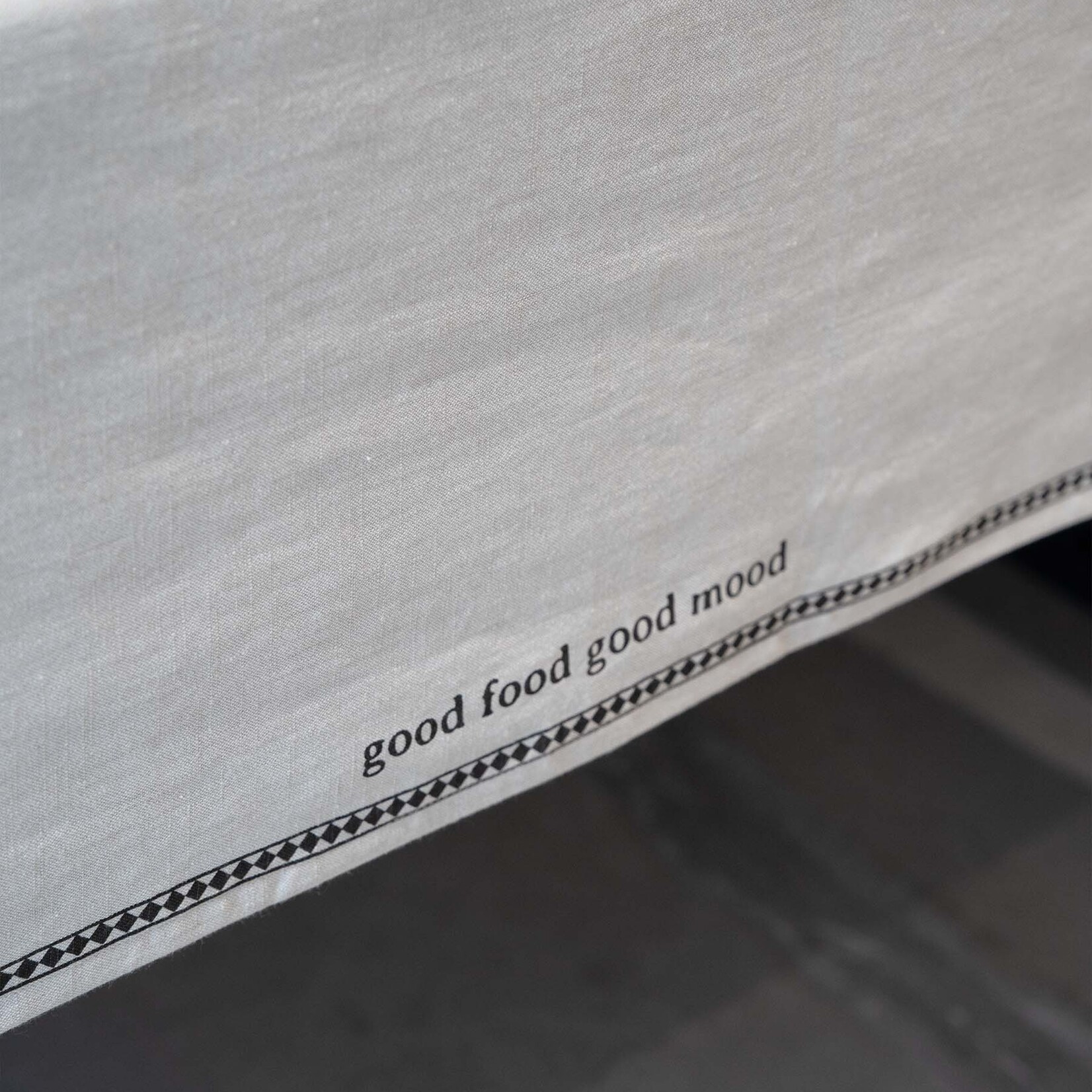 Zusss Tafelkleed - "Good food good mood" - 100% Katoen - Zand/Antracietgrijs - 250x150cm