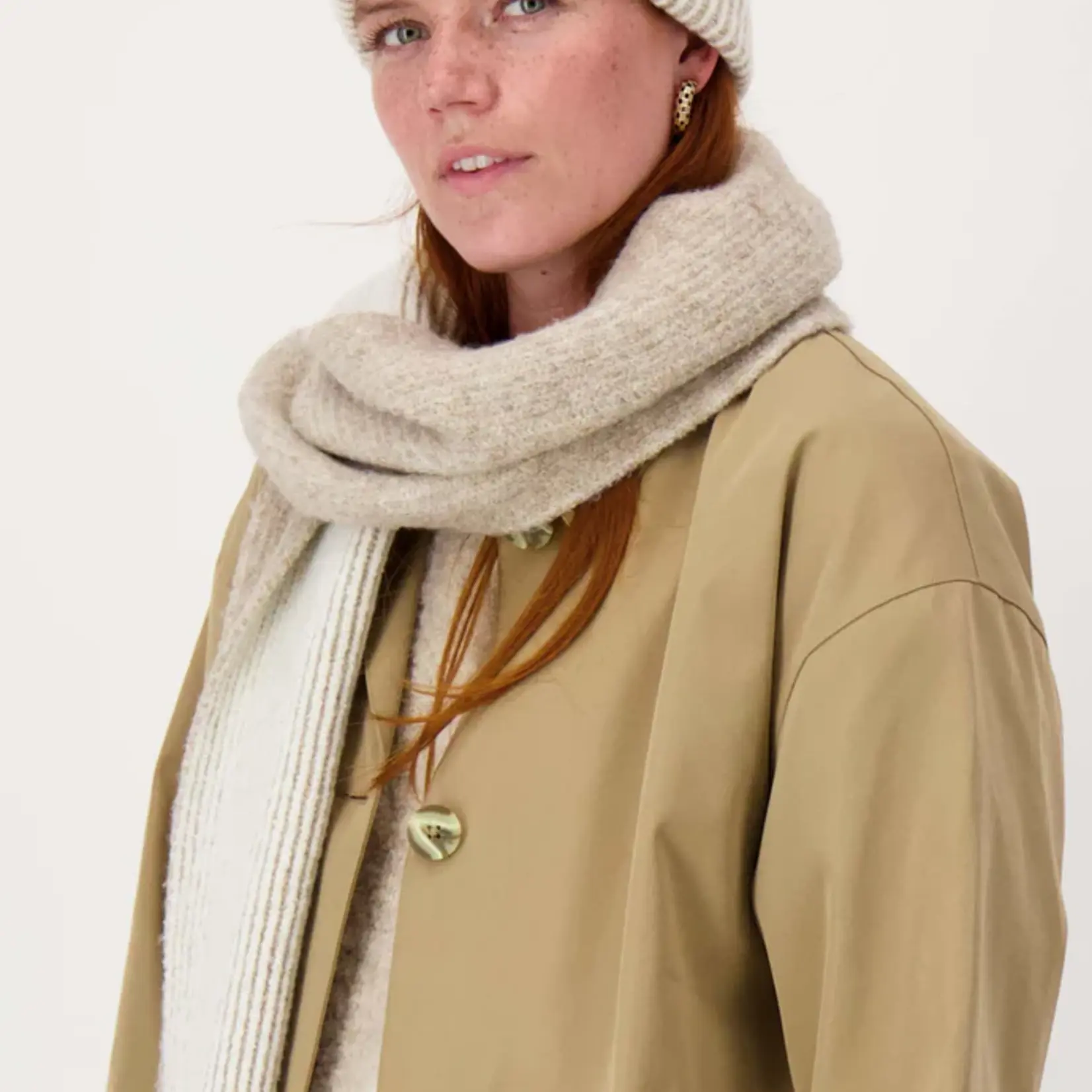 Zusss Muts gebreid met tipping - Acryl/Polyester/Elasthan - Taupe